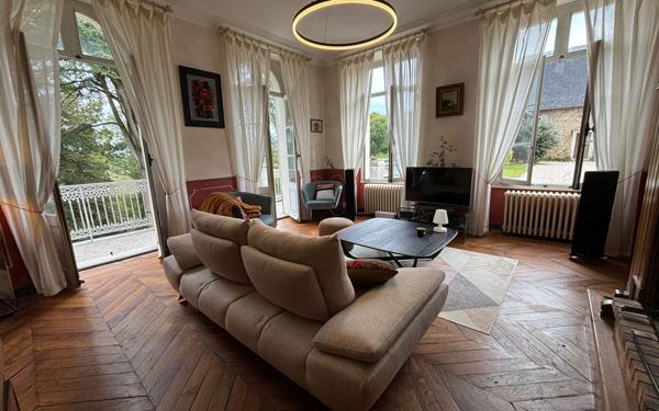 Maison à vendre    12 pièces • 411 m2 Jurançon