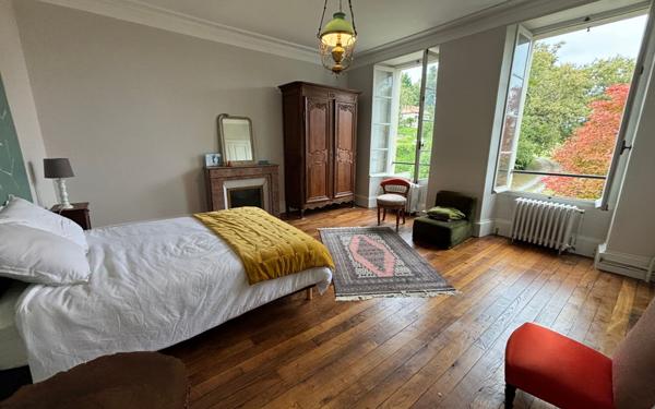 Maison à vendre    12 pièces • 411 m2 Jurançon