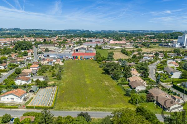 Terrain constructible à Sainte Livrade-sur-Lot 9 771 m²
