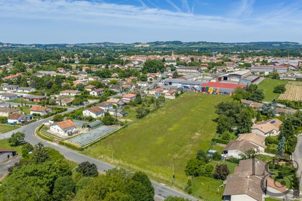 Terrain constructible à Sainte Livrade-sur-Lot 9 771 m²