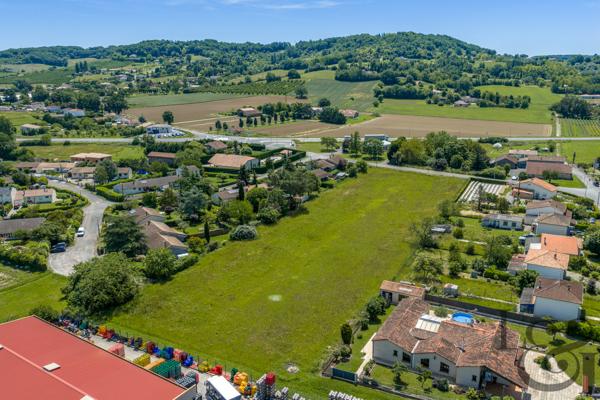 Terrain constructible à Sainte Livrade-sur-Lot 9 771 m²