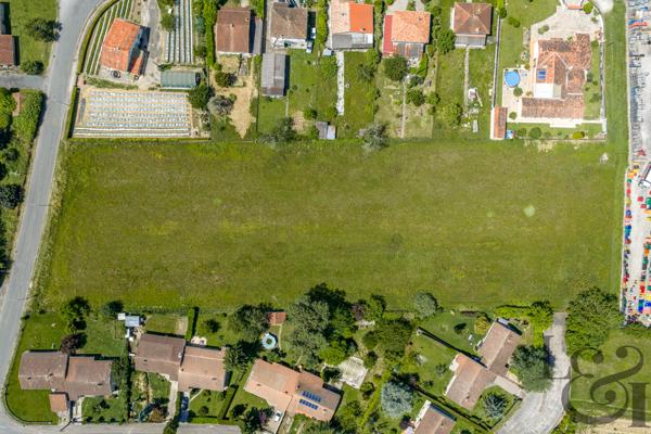 Terrain constructible à Sainte Livrade-sur-Lot 9 771 m²