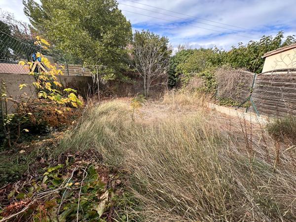 PUICHERIC, proche CARCASSONNE, maison avec jardin et grand garage