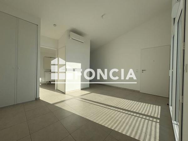 Location Studio 28 m² - 133 Rue Bonaparte La Londe Les Maures 83250