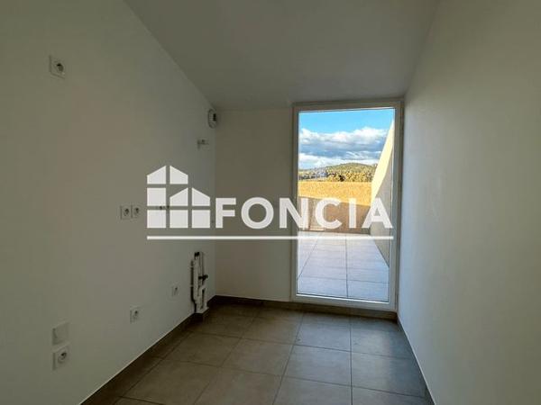 Location Studio 28 m² - 133 Rue Bonaparte La Londe Les Maures 83250