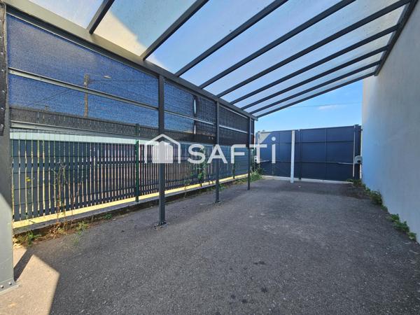 Maison individuelle - 4 chambres - sous-sol - garages - carport - jardin et superbe vue!