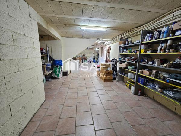 Maison individuelle - 4 chambres - sous-sol - garages - carport - jardin et superbe vue!