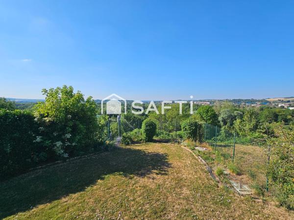 Maison individuelle - 4 chambres - sous-sol - garages - carport - jardin et superbe vue!