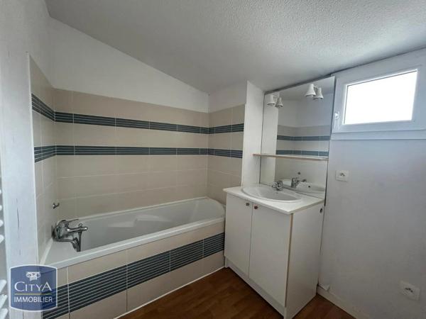 Appartement à louer 3 pièces 59.21m² Vannes (56000)