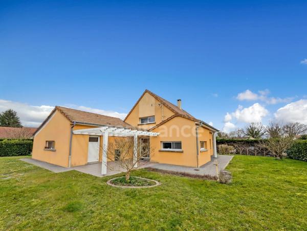 Saint-Germain-Du-Plain (71) Maison d'architecte Moderne à vendre de 120 m² 5 pièces Carport terrasse Géothermie !