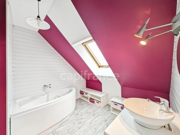 Saint-Germain-Du-Plain (71) Maison d'architecte Moderne à vendre de 120 m² 5 pièces Carport terrasse Géothermie !