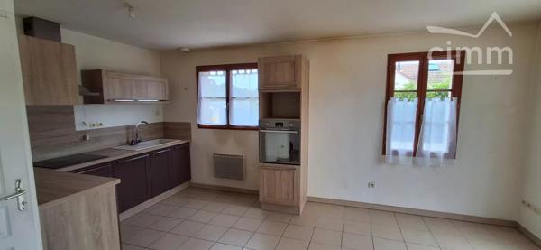 Nous vous proposons à la vente une maison fonctionnelle, au calme et à proximité immédiate de la Loire !
