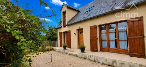 Nous vous proposons à la vente une maison fonctionnelle, au calme et à proximité immédiate de la Loire !