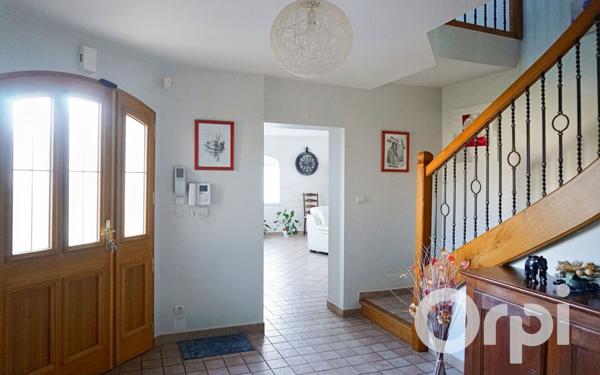 Maison à vendre    6 pièces • 242,85 m2    Gournay-en-Bray