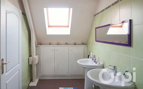 Maison à vendre    6 pièces • 242,85 m2    Gournay-en-Bray