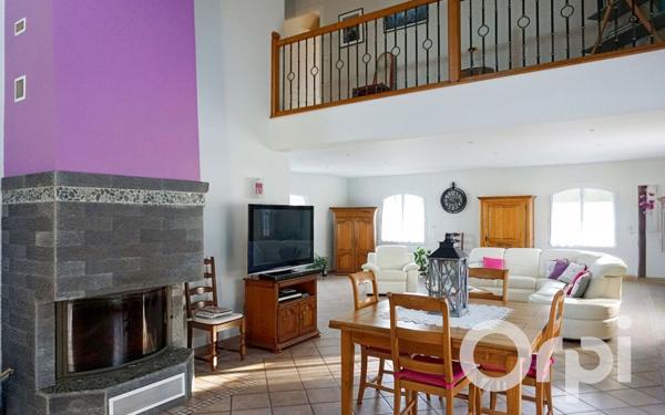 Maison à vendre    6 pièces • 242,85 m2    Gournay-en-Bray