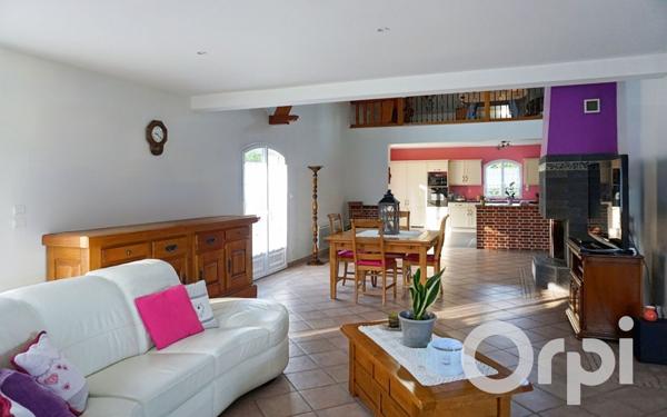 Maison à vendre    6 pièces • 242,85 m2    Gournay-en-Bray