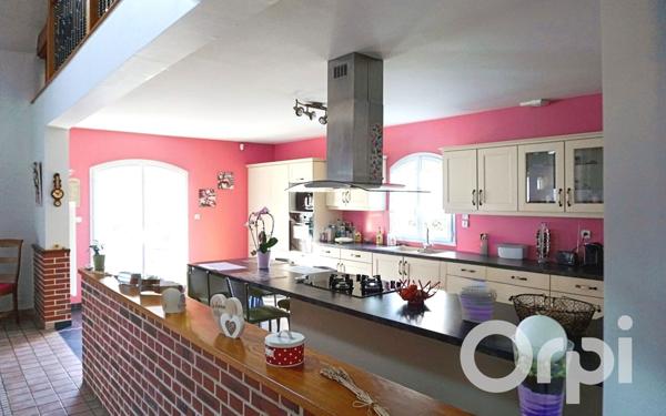 Maison à vendre    6 pièces • 242,85 m2    Gournay-en-Bray