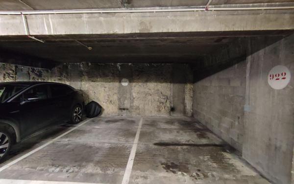 Stationnement à vendre    11 m2 Paris 10