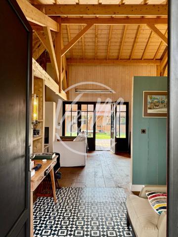 Superbe maison bois typique du Bassin de plain-pied offrant 3 chambres sur plus de 150m² (avec sa dépendance) , une ambiance exotique et un espace détente verdoyant sur une parcelle de plus de 780m² ANDERNOS PORT OSTREICOLE