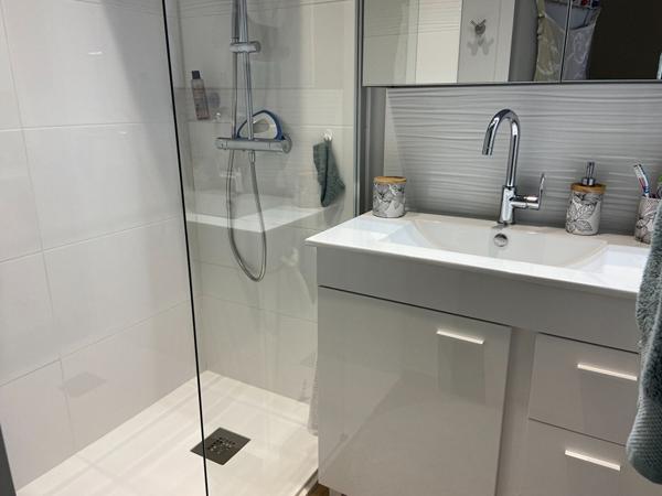 Au coeur de Croix de Vie, maisonnette 1 chambre refaite à neuf avec parking