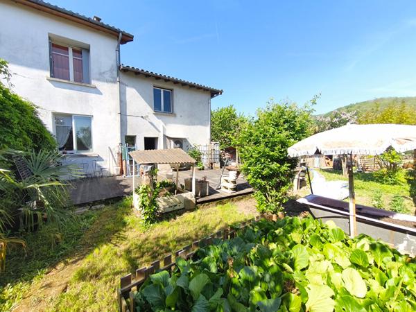 Maison avec garage et jardin