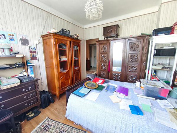 Maison avec garage et jardin