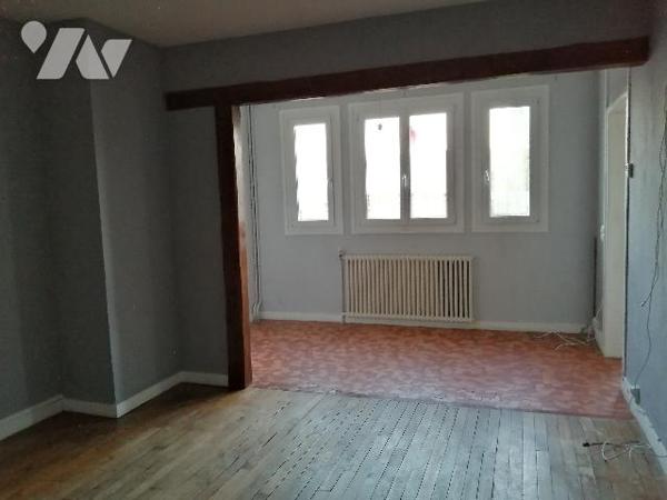 Commune de POIX DE PICARDIE, une maison en centre bourg