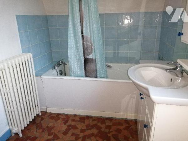 Commune de POIX DE PICARDIE, une maison en centre bourg