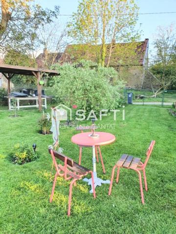 Maison de campagne 90 m², 3 chambres, terrain, dépendances.