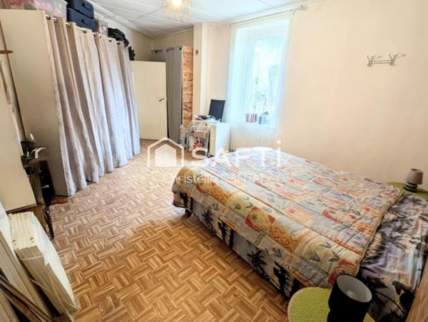 Maison de campagne 90 m², 3 chambres, terrain, dépendances.