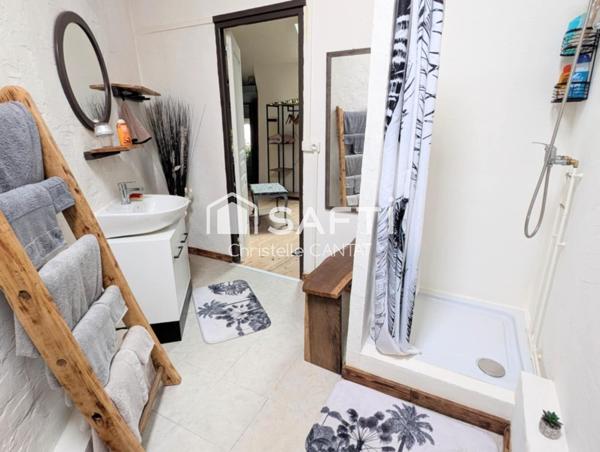 Maison de campagne 90 m², 3 chambres, terrain, dépendances.