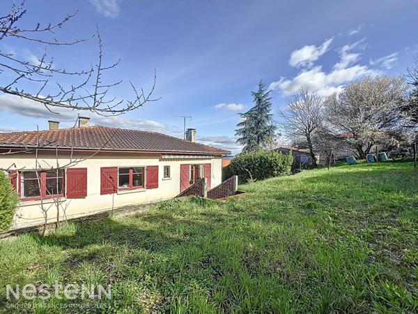 Pompertuzat. Maison familiale 6 pièces de 132m² avec un garage sur un terrain d'environ 1800m² à vendre.