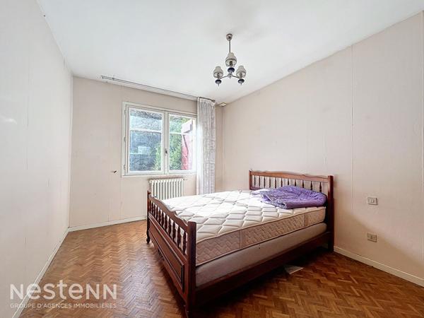 Pompertuzat. Maison familiale 6 pièces de 132m² avec un garage sur un terrain d'environ 1800m² à vendre.