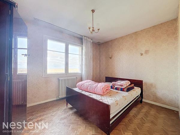 Pompertuzat. Maison familiale 6 pièces de 132m² avec un garage sur un terrain d'environ 1800m² à vendre.