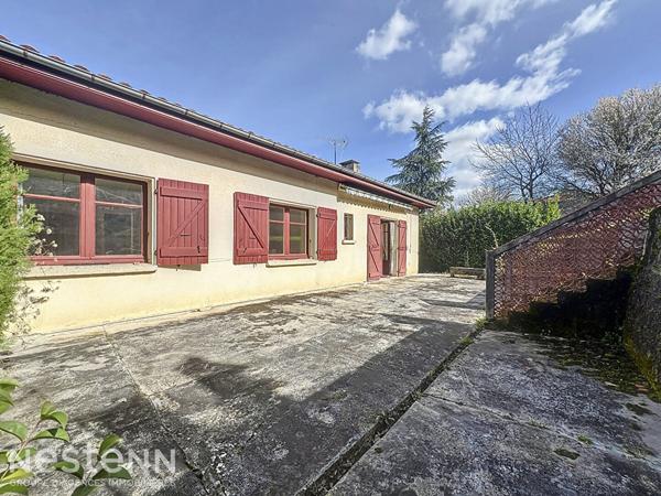 Pompertuzat. Maison familiale 6 pièces de 132m² avec un garage sur un terrain d'environ 1800m² à vendre.