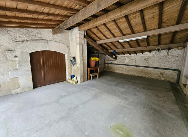 Grange et dépendances À FORT POTENTIEL AU CEUR DU PÉRIGORD Vert Riberac