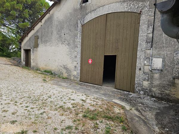 Grange et dépendances À FORT POTENTIEL AU CEUR DU PÉRIGORD Vert Riberac