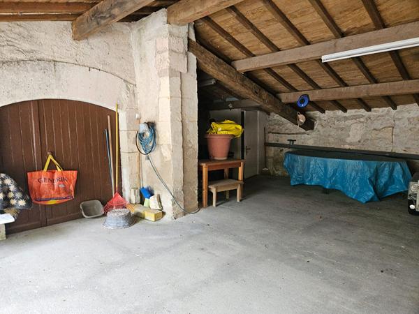 Grange et dépendances À FORT POTENTIEL AU CEUR DU PÉRIGORD Vert Riberac
