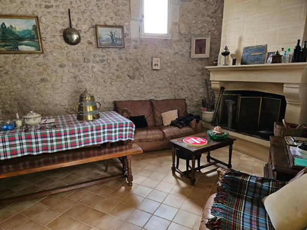 Grange et dépendances À FORT POTENTIEL AU CEUR DU PÉRIGORD Vert Riberac