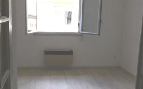 Appartement à louer    1 pièce •  Nîmes