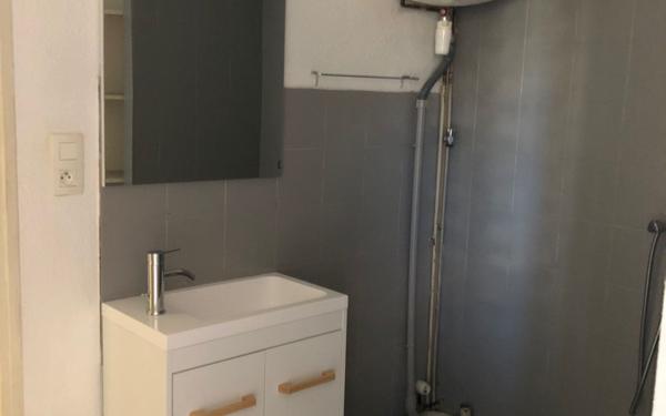 Appartement à louer    1 pièce •  Nîmes