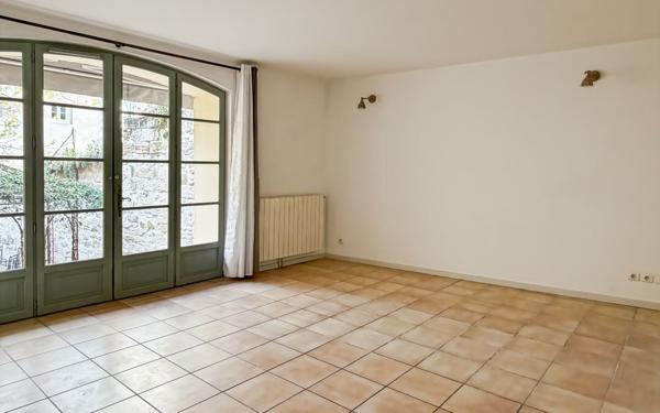 Appartement à vendre    3 pièces • 64 m2 Aramon