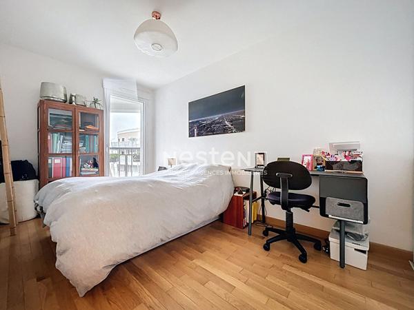 ISSY LES MOULINEAUX - A vendre Appartement 4 pièces en étage élevé avec vue dégagée et balcons