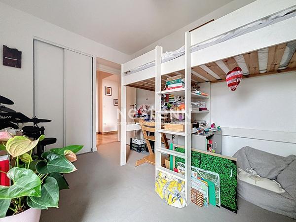 ISSY LES MOULINEAUX - A vendre Appartement 4 pièces en étage élevé avec vue dégagée et balcons