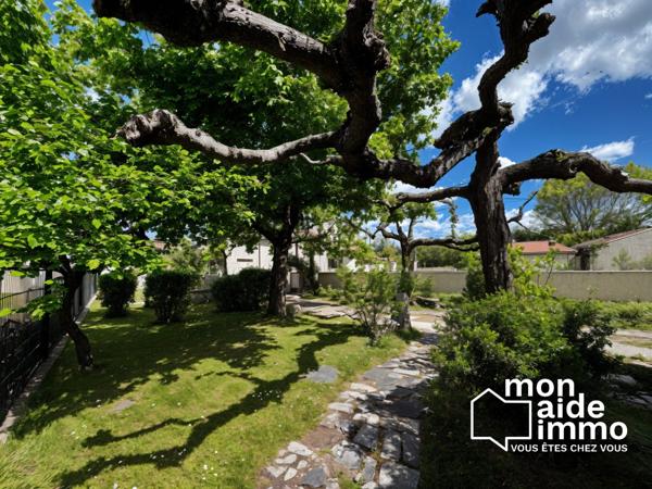 Maison plain-pied 110m² 3 Chambres grand garage, carports