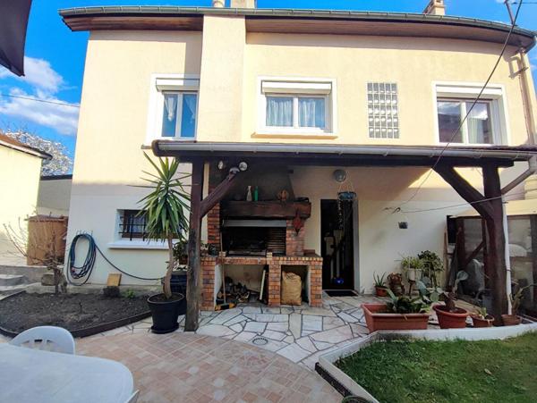 GRANDE MAISON FAMILIALE - ROMAINVILLE CENTRE CARNOT