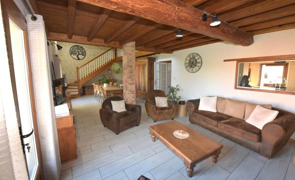 CORPS DE FERME T5 DE 1830 SUPERBEMENT RÉNOVÉ SUR TERRAIN ARBORÉ 6000 M²