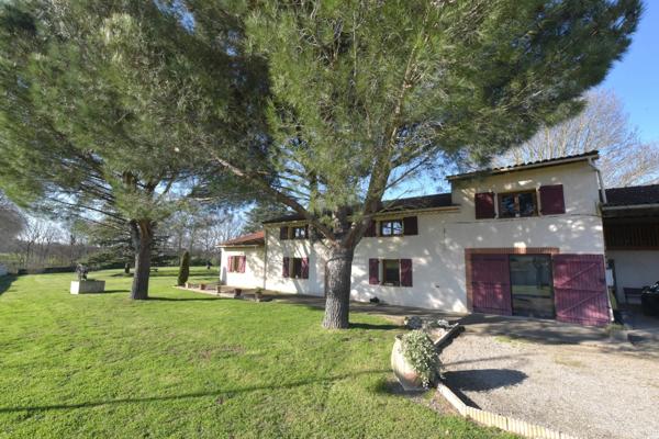 CORPS DE FERME T5 DE 1830 SUPERBEMENT RÉNOVÉ SUR TERRAIN ARBORÉ 6000 M²