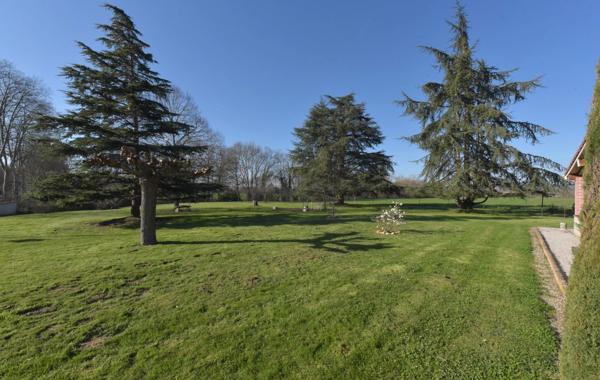 CORPS DE FERME T5 DE 1830 SUPERBEMENT RÉNOVÉ SUR TERRAIN ARBORÉ 6000 M²